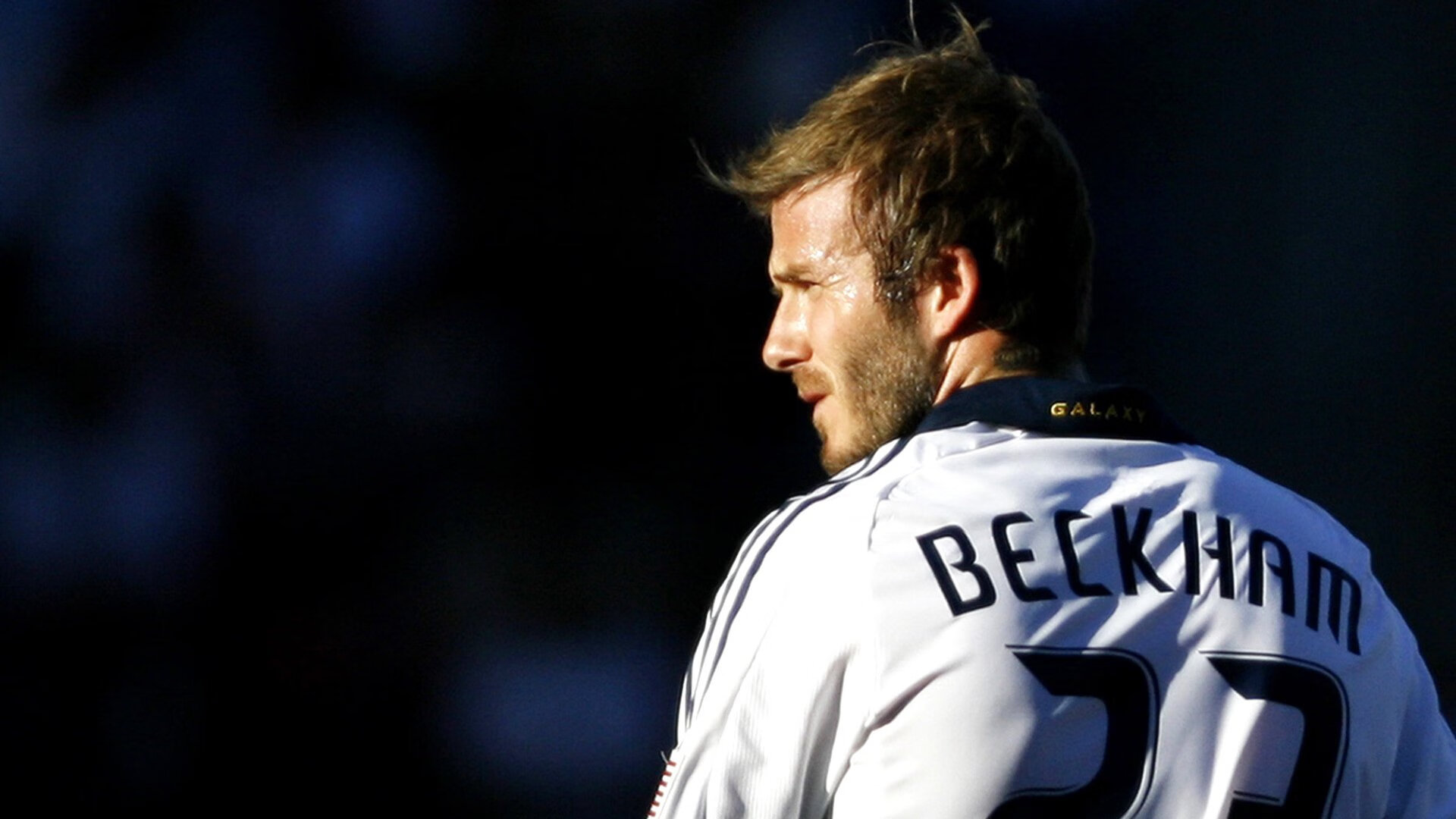 浓眉哥在拜仁比赛中持续失利，重返赛场引发热议！赢得满堂喝彩